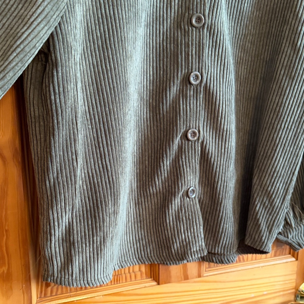 BiBi Women’s Corduroy Button-Down Shirt in Olive - Picture 4 of 6